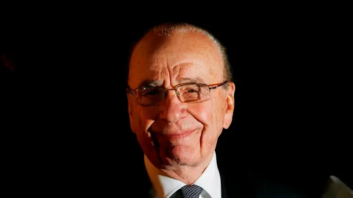 Murdoch blames rogue tabloid for phone-hacking