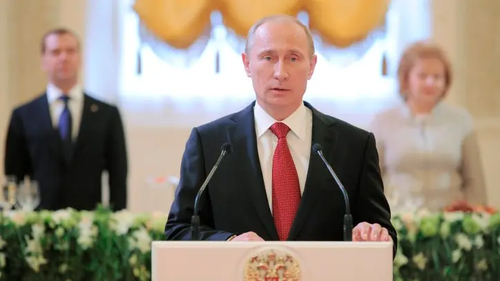 Putin pledges unity on return to Kremlin