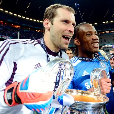 Football: Cech extends Chelsea contract until 2016