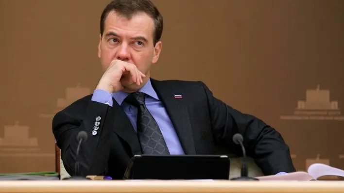 Medvedev sounds warning over Iran, Syria