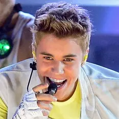 Bieber accused of assaulting photographer