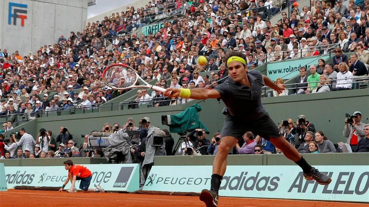 Tennis: Djokovic survives scare to make last eight