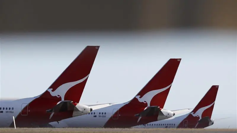 Qantas shocks market; shares plunge