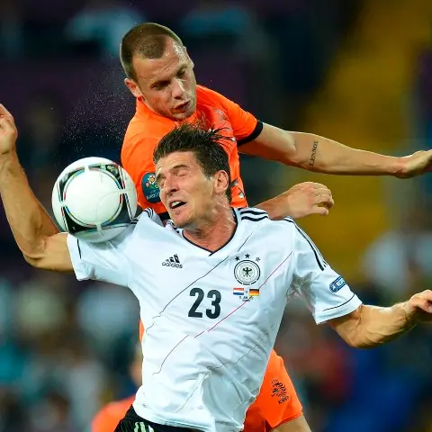 Football: Gomez brace gives Germans win over Dutch
