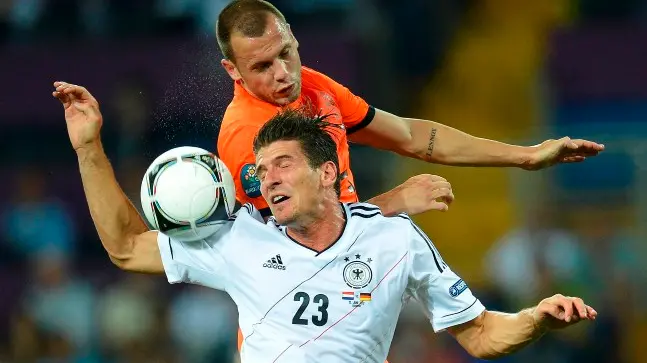 Football: Gomez brace gives Germans win over Dutch