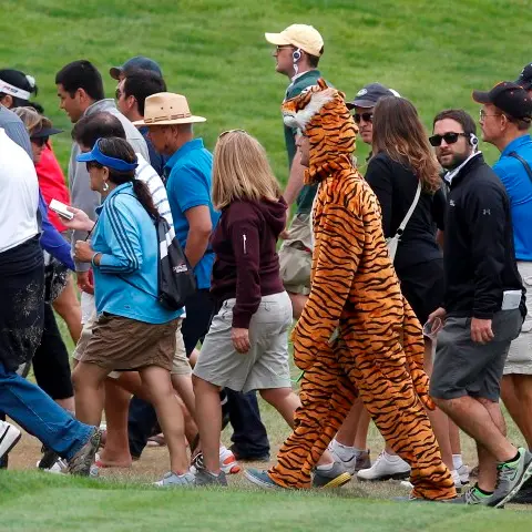 Golf: Furyk leads, Woods stumbles in US open