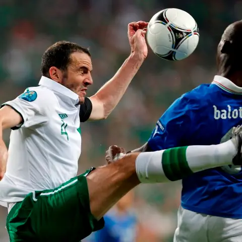 Football: Italy down Ireland to progress
