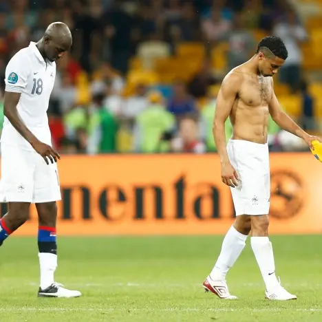 Football: France loses but still make quarters
