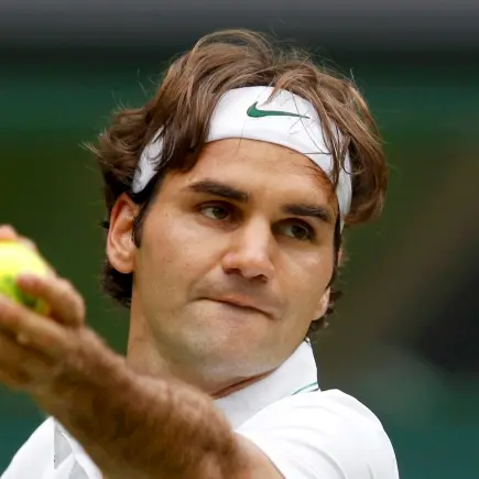 Tennis: Federer shines on Centre Court