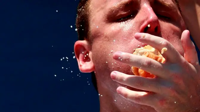 Chomp champ equals hot dog record