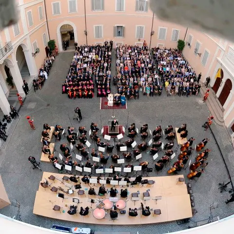 Arab-Israeli orchestra plays for Pope