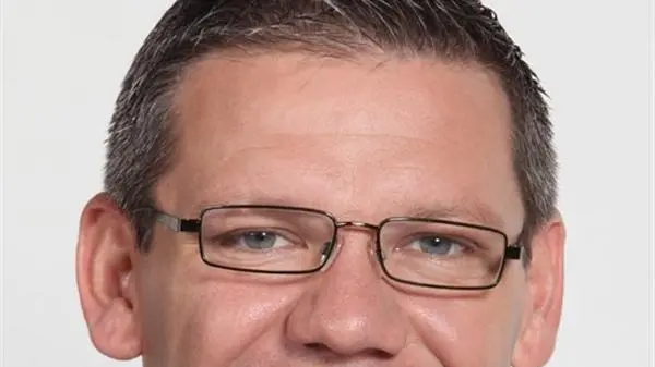 Outsourcing result of commission staff cuts