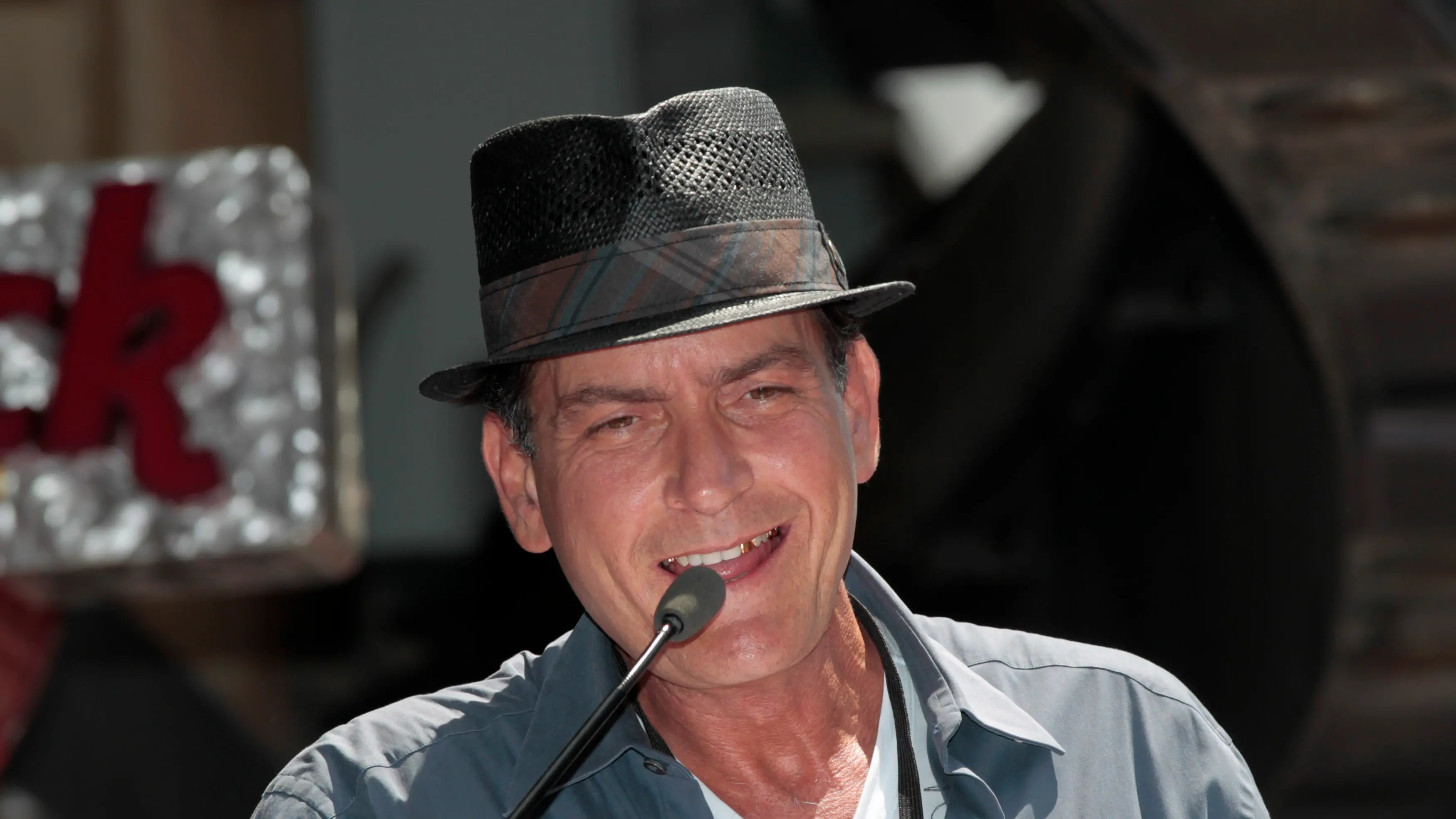 Charlie Sheen pledges $1 million to US military group