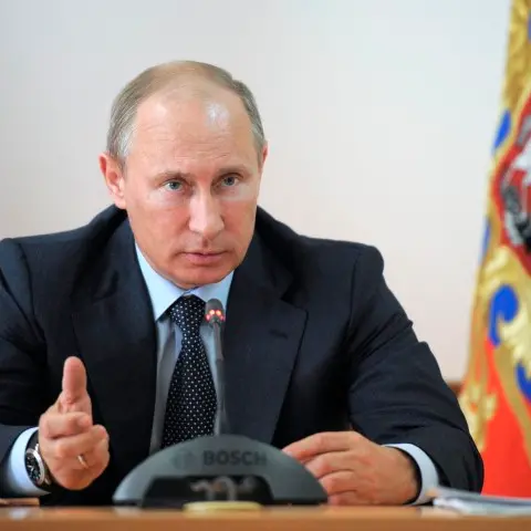 Putin tells flood victims help on way