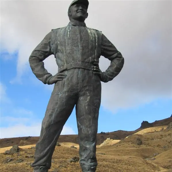 Rallying fans protest over statue