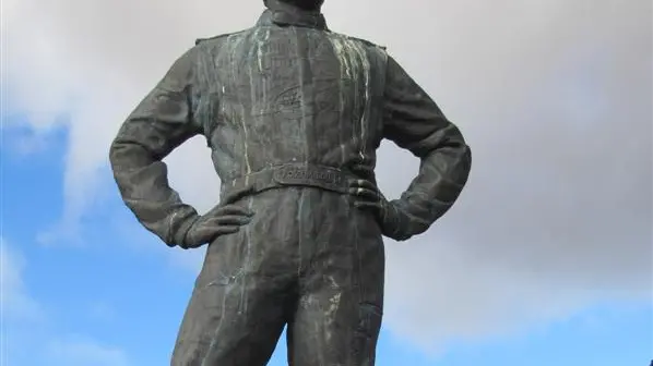 Rallying fans protest over statue