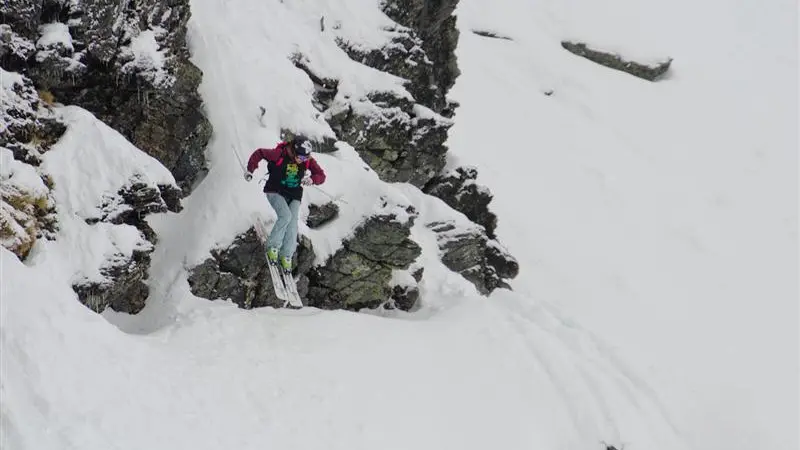 Wind delays free ski event
