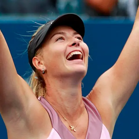 Tennis: Sharapova claws way into semis