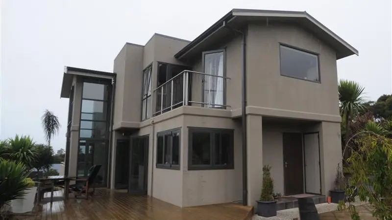 Leaky home sold to main builder
