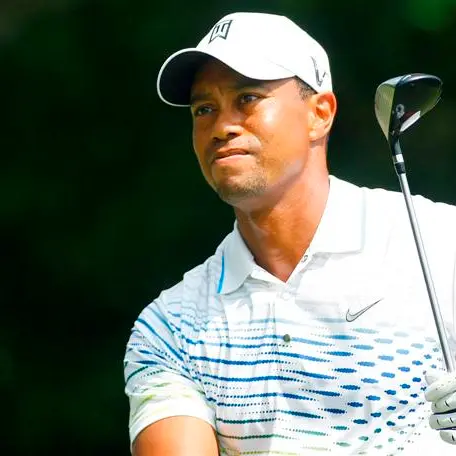 Golf: Tiger roars into share of lead