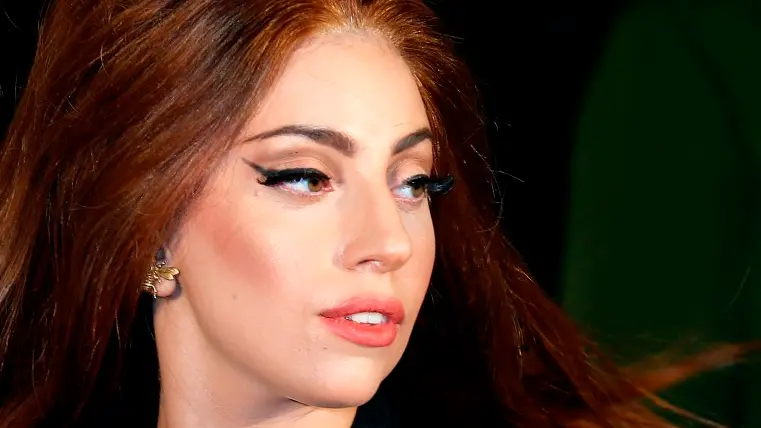 Gaga pays visit to Assange
