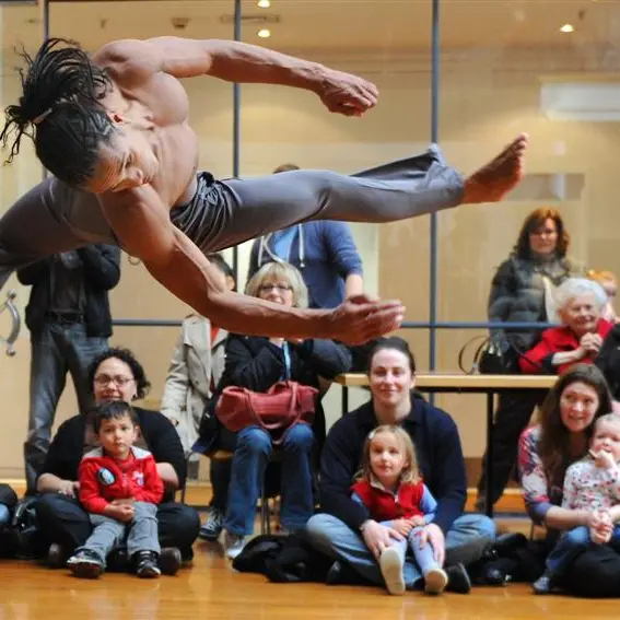 Video: Welcome turns into dance of cultures