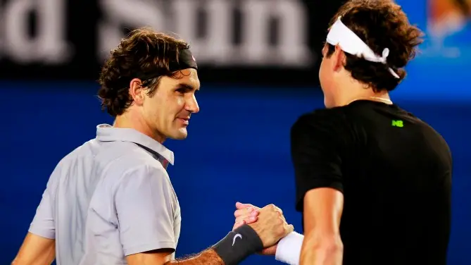 Tennis: Federer, Williams power into last eight