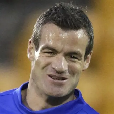 Football: Nelsen calls time on international game
