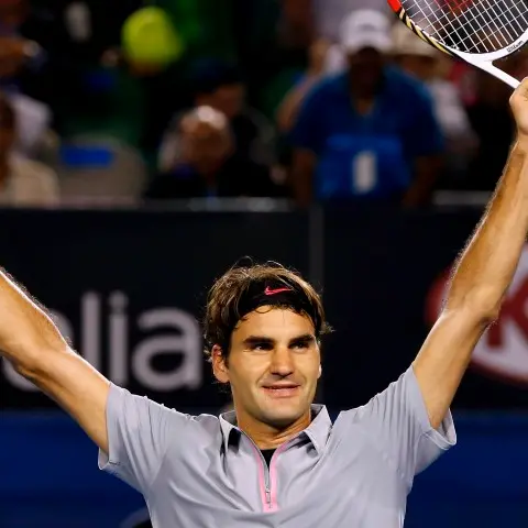 Tennis: Federer survives to set up semis meet with Murray