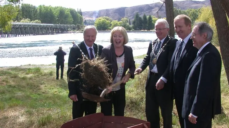 Ceremony marks start on bridges