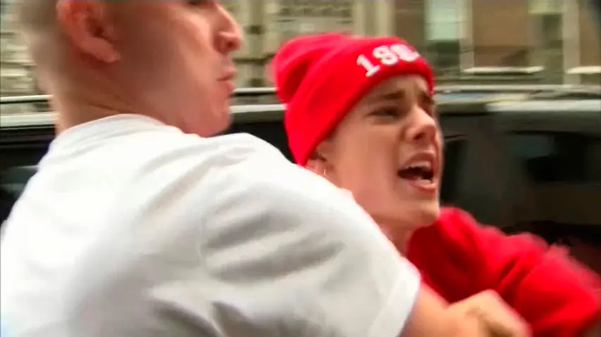 Bieber filmed lunging at UK photographer
