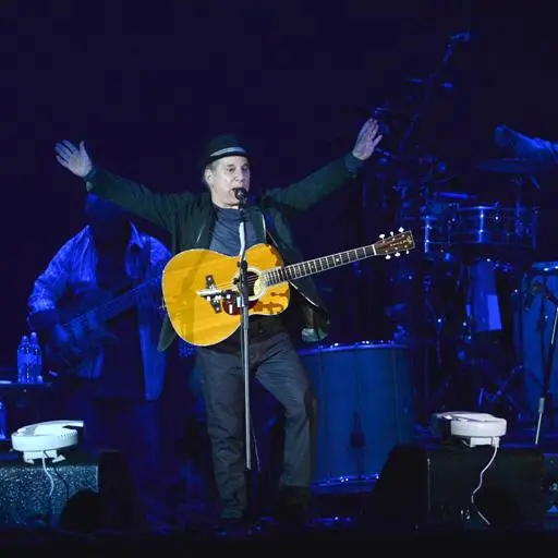 Simon, sound and stadium in sync for show