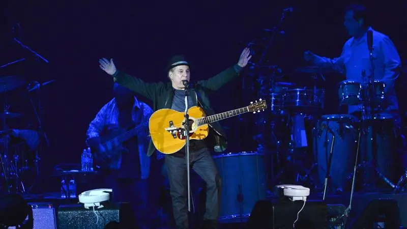 Simon, sound and stadium in sync for show