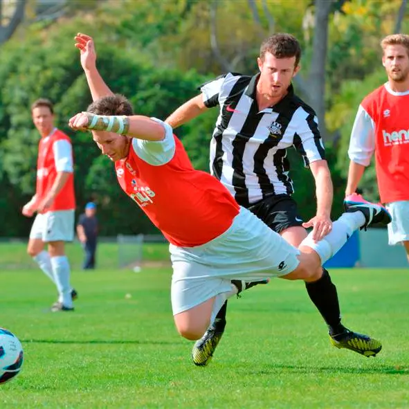 Football: Little quarter in top clash