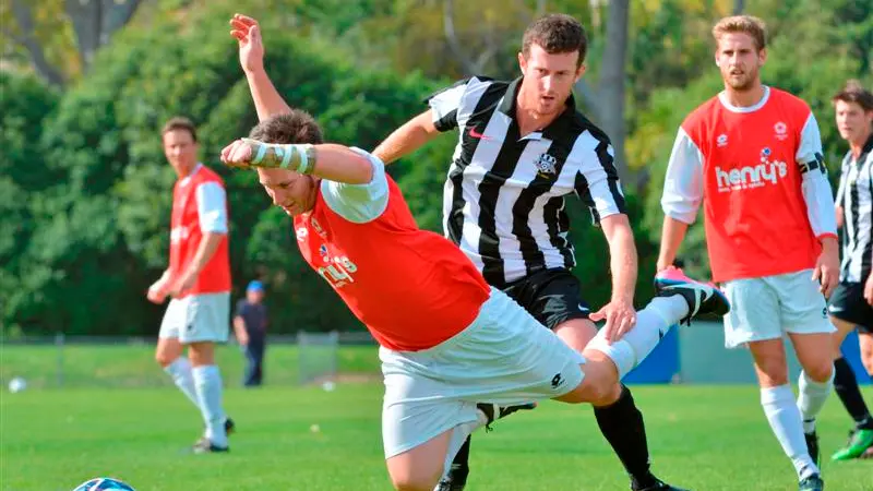 Football: Little quarter in top clash