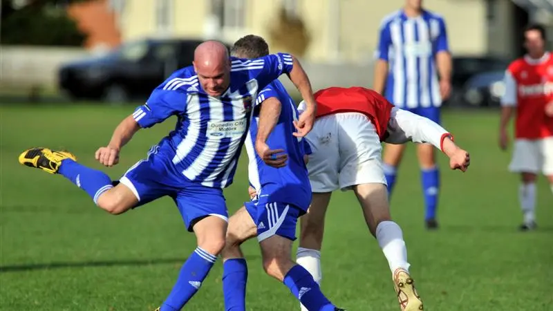 Football: Good win has Island in top spot