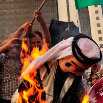 Police stations bombed in Libya unrest