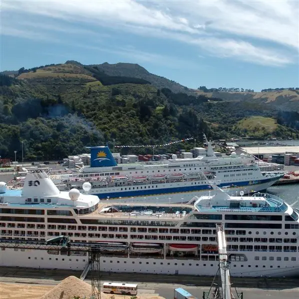 Steam ship comes to full stop