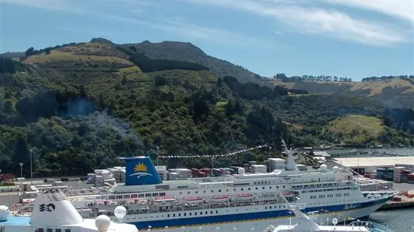 Steam ship comes to full stop