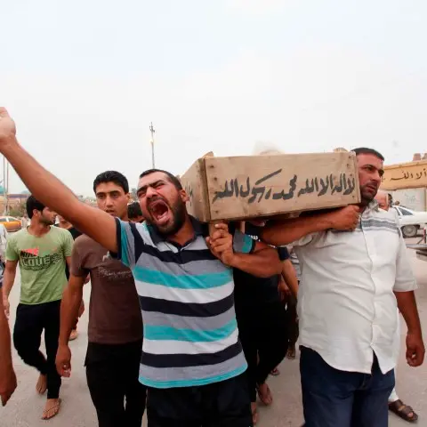 Scores killed in Iraq bomb attacks