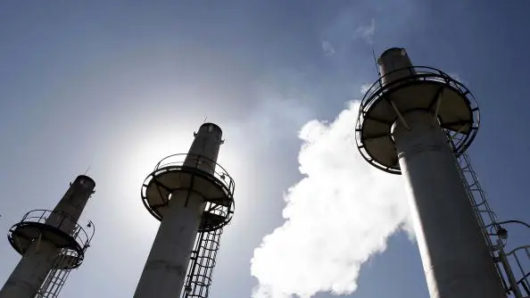 Iran pushes ahead with nuclear plant