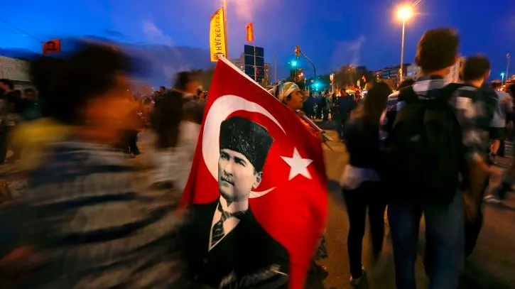 Turks defy PM as protests rumble on