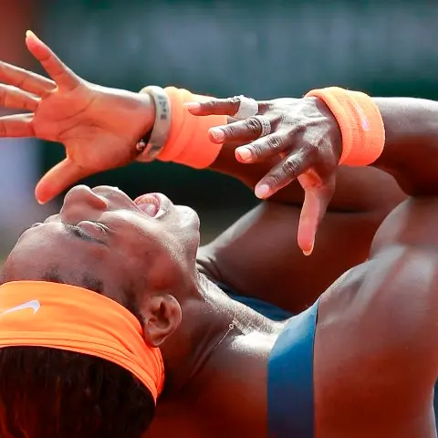 Tennis: Serena powers to French Open title