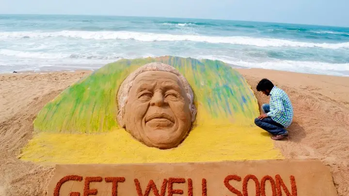 South Africans pray for Mandela