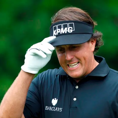 Golf: Mickelson takes early US Open lead