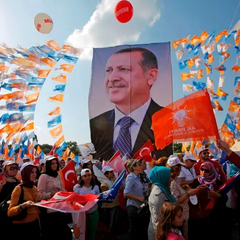 Unrest in Turkey as PM holds huge rally