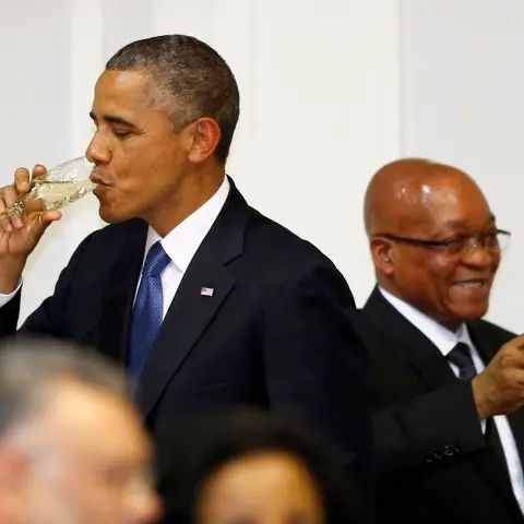 Obama meets Mandela family, police disperse protesters