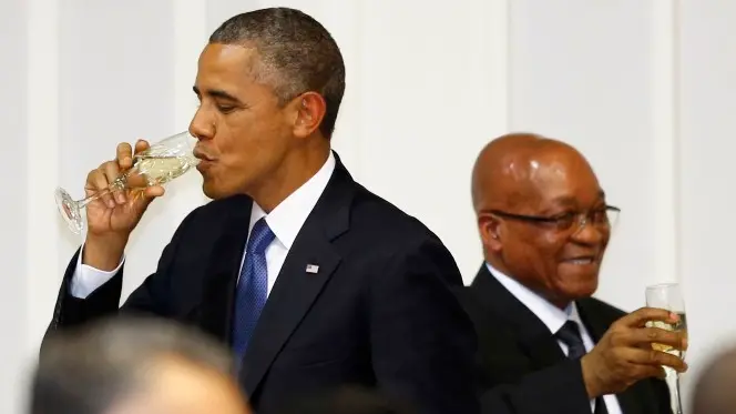 Obama meets Mandela family, police disperse protesters