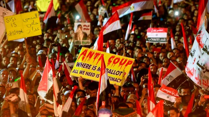 Egypt announces Mursi criminal probe