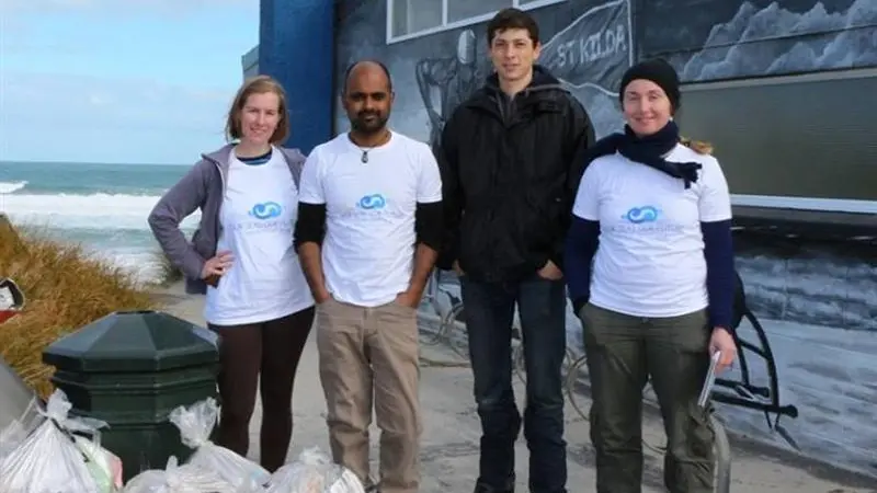 Volunteers gather 600 litres of trash